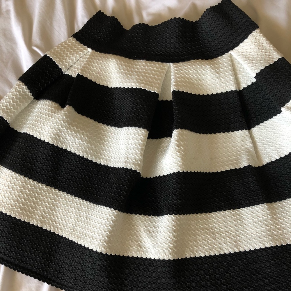 Black and white striped pleated skirt ❤️